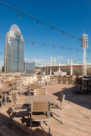 Отель AC Hotel by Marriott Cincinnati at The Banks  Цинциннати